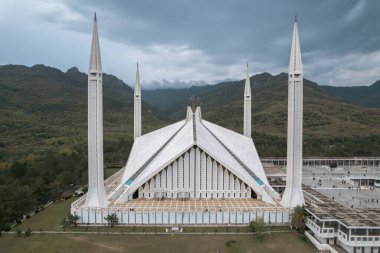 Güzel Faisal Camii İslamabad Pakistan 'ın hava görüntüsü..