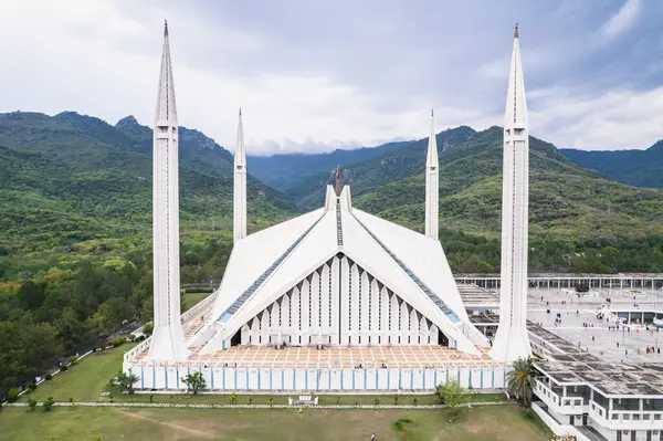 Güzel Faisal Camii İslamabad Pakistan 'ın hava görüntüsü..