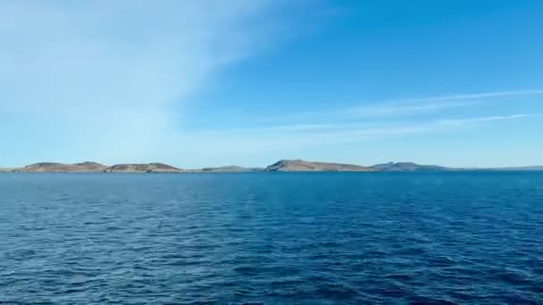 在苏格兰Ullapool和Stornoway之间的Calmac轮渡旅行的时间 苏格兰群岛上空的大海和蓝天 — 图库视频影像