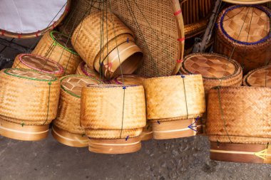 Tay geleneksel bambu yapılmış Kratib hasır kapsayıcı adı kutusunu pirinç