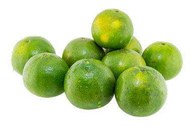 Beyaz arka planda izole yeşil turuncu meyve