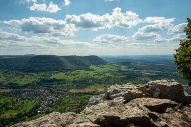 Gelber Fels 'in bakış açısından Swabian albininin manzarası