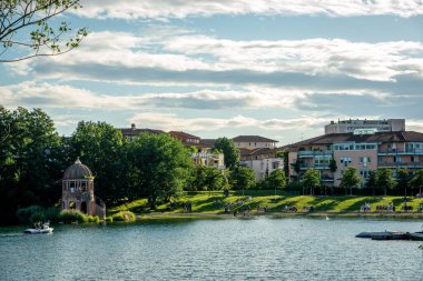 Freiburg 'daki Seepark' taki Gruberhof Konutları 'na doğru bak.