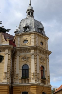 Mimari ve Romanya 'nın Brasov kentindeki bir binanın ayrıntıları 