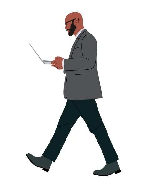 Biznesmen Pracujący Laptopie Przystojny Czarny Mężczyzna Oficjalnym Stroju Biurowym Chodzący — Wektor stockowy