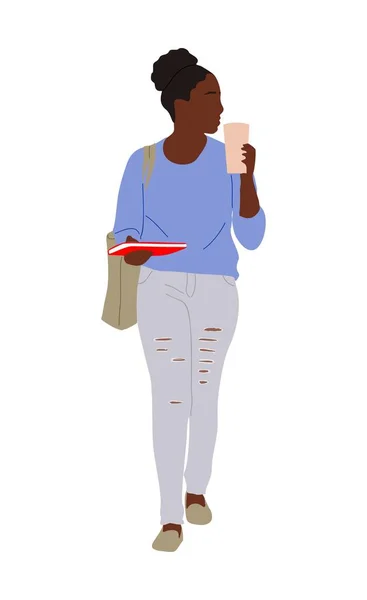 年轻的黑人女子学院或大学生拿着咖啡杯散步 漂亮的非洲裔美国女性角色穿着休闲的街头时尚夏装 孤立的矢量逼真说明 — 图库矢量图片