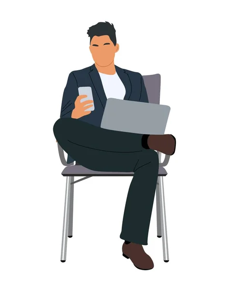 Obchodník Sedí Kancelářském Křesle Laptopem Chytrým Telefonem Karikatura Mužské Postavy — Stockový vektor