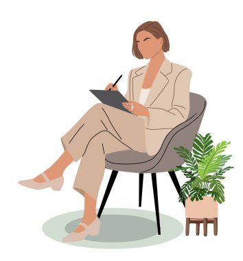 Bej takım elbiseli şık bir iş kadını koltukta oturuyor, tablete yazıyor. Modern ofis konsepti, dijital iş akışı, uzaktan çalışma illüstrasyonu. Beyaz arkaplanda izole edilmiş vektör