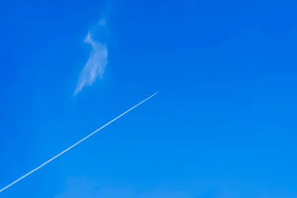 stock image Bright blue sky background with diagonal jet plane trace. Airplane and trace, condensation trails, vapor trails