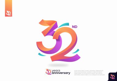 Beyaz arkaplanda renkli 32. Yıldönümü logosu.