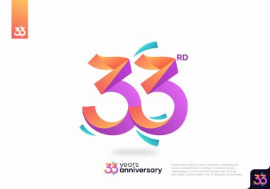 Beyaz arkaplanda renkli 33. Yıldönümü logosu.