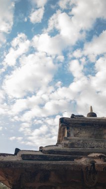 Antik Hindistan Taş Tapınağı, Gökyüzü arka planı.