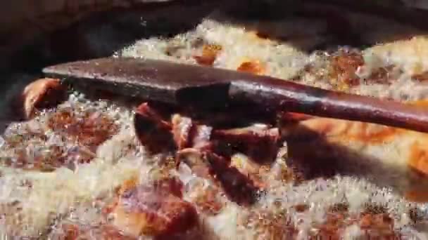 Een Steelpan Met Varkensvlees Carnitas Frituren Reuzel Mexico — Stockvideo