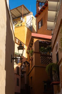 Guanajuato 'nun romantik sokakları, renkli mimariye karşı öpüşen aşıkların fotoğraflarıyla dolu.
