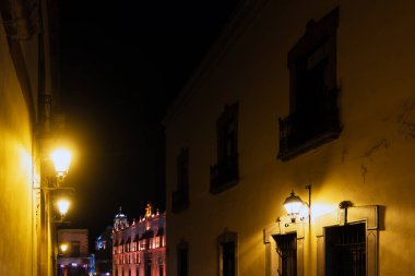Queretaro 'nun tarihi merkezinde bir gece manzarası, Meksika, Plaza de Armas