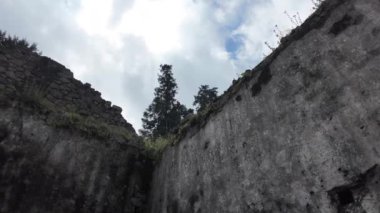 Mexico City 'deki Desierto de los Leones Parkı' nın güzelliğini keşfedin. Tarihi Eski Convento 'yu ziyaret edin. Görkemli harabeler karmaşık taş kemerler ve doğa aşıkları için mükemmel sakin bir atmosfer ortaya çıkarıyor..