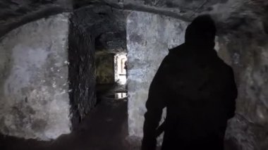 Mexico City 'nin göbeğinde yer alan tarihi Convento de Desierto de los Leones kongresine yolculuk. Bu sitede geçmişten hikayeler anlatan antik taş duvarlar ve ürkütücü koridorlar var..