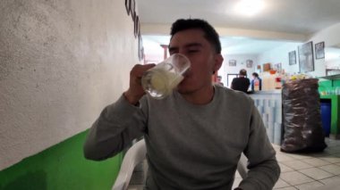 Eşsiz bir kültürel deneyim için Meksika kırsalında geleneksel pulque keşfetmek