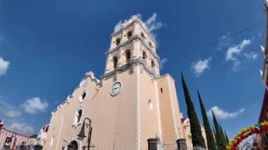 Atlixco, Puebla, Meksika 'daki kilise ve parkları keşfedin.