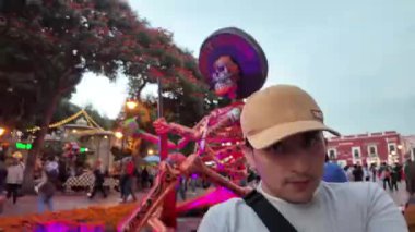 Atlixco, Puebla 'da Dia de Muertos' u canlı dekorasyon ve geleneklerle kutluyoruz.