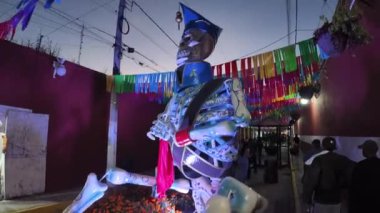Atlixco Puebla 'daki Dia de Muertos' u Sunaklar ve Renkli Dekorasyonlarla Kutlamak