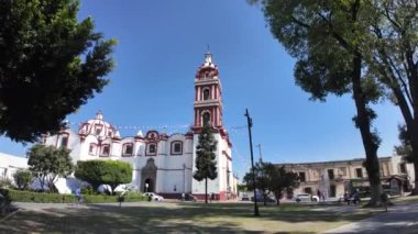 Puebla, Meksika 'daki San Pedro Cholula Kilisesi' ni keşfedin.
