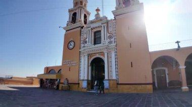 Cholula Puebla 'daki Büyük Piramidin tepesinde Çareler Bakiremizin Sığınağını Keşfedin