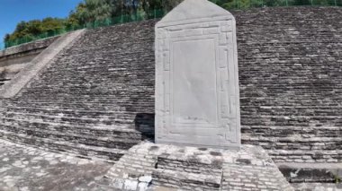 Meksika, Puebla 'daki Büyük Cholula Piramidi ve Antik Harabeler' i keşfediyorum.