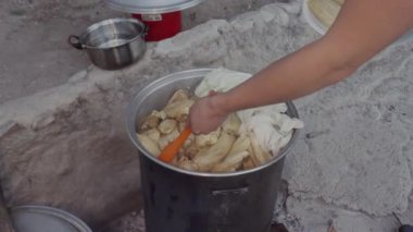 Bu büyüleyici süreçle geleneksel tamale yapma sanatını tecrübe edin.