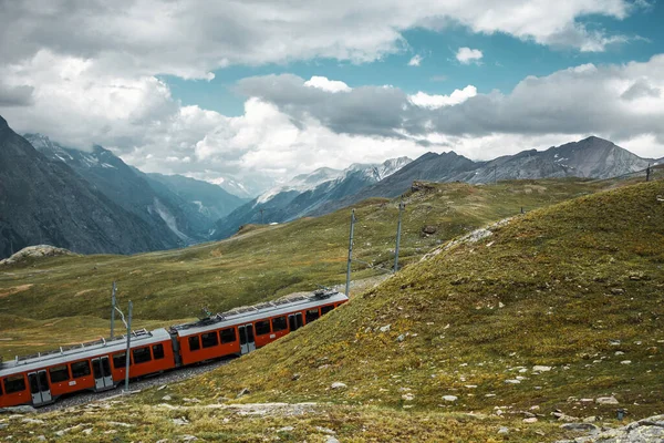 Ferrovia Treno Nelle Nuvolose Montagne Del Gornergrat Zermatt Alpi Svizzere — Foto Stock