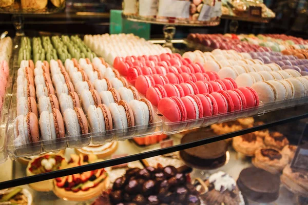 Macaroons Cakes Confectionery Shop Verona Colorful Italian Sweets Traditional Food — Stock Photo, Image