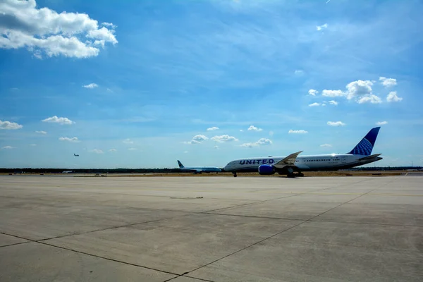 stock image Frankfurt Airport Germany August 02, 2022 - United airplane on the way to the runway with lots of tarmac and blue sky