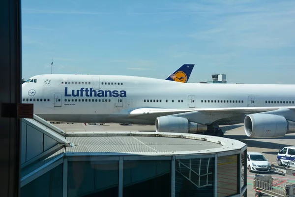 stock image Frankfurt Airport Germany August 02, 2022 - Lufthansa machine is standing at the terminal waiting for passengers