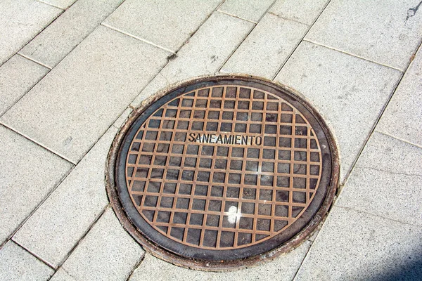 Manhole Cover Sidewalk — Stockfoto