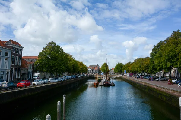 Διώρυγα Πλοία Στο Παλιό Λιμάνι Zuidhavenpoort Στην Παλιά Πόλη Zierikzee — Φωτογραφία Αρχείου