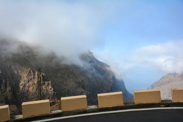 Krawężniki Drogowe Zwrotnicy Wysoko Górach Teno Wyspie Kanaryjskiej Teneryfie Hiszpania — Zdjęcie stockowe