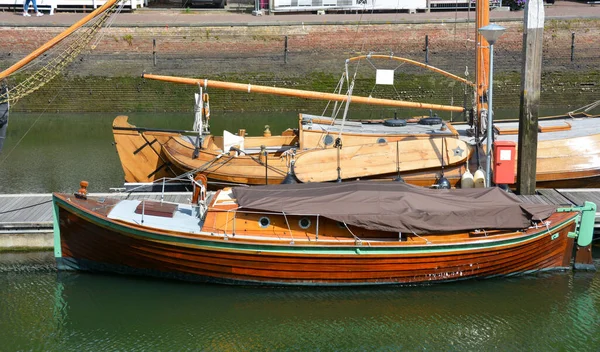 Canal Avec Des Navires Dans Vieux Port Zuidhavenpoort Dans Vieille — Photo