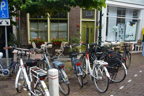 City Zierikzee Netherlands August 27Th 2020 Typical Dutch Street Bicycles — Stock Photo, Image