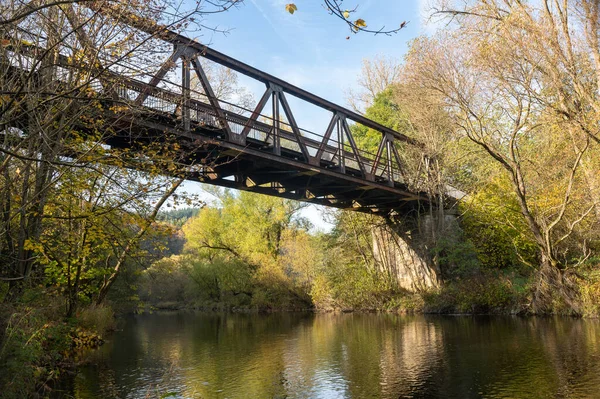 Παλιά Σιδερένια Γέφυρα Πάνω Από Τον Ποταμό Eder Όχθες Και — Φωτογραφία Αρχείου