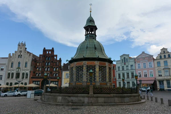 Víz Art Szökőkút Közepén Történelmi Hanza Város Wismar Balti Tenger — Stock Fotó