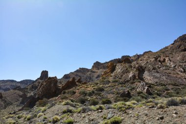 İspanya 'nın Tenerife Kanarya Adası' ndaki El Teide Ulusal Parkı 'ndaki volkanik arazide devasa kayalar.