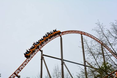 Hız treninin bir parçası, gökyüzü ve yük arabası