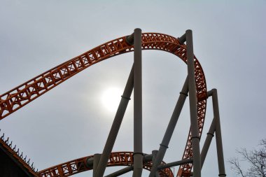 Hız treninin bir parçası Gökyüzü ve güneş