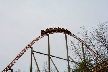 Hız treninin bir parçası, gökyüzü ve yük arabası