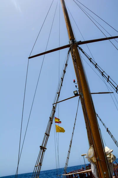 Mast Sailing Ship Sails Set Blue Sky — Stock Photo, Image