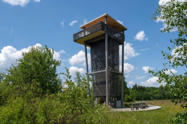 Rhoen, Bavyera, Almanya 'daki Kara Mağribi' ndeki gözlem kulesi.