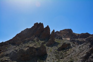 İspanya 'nın Tenerife Kanarya Adası' ndaki El Teide Ulusal Parkı 'ndaki volkanik arazide devasa kayalar.