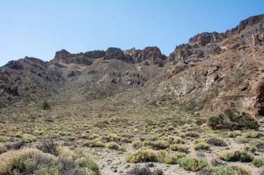 İspanya 'nın Tenerife Kanarya Adası' ndaki El Teide Ulusal Parkı 'ndaki volkanik arazide devasa kayalar.