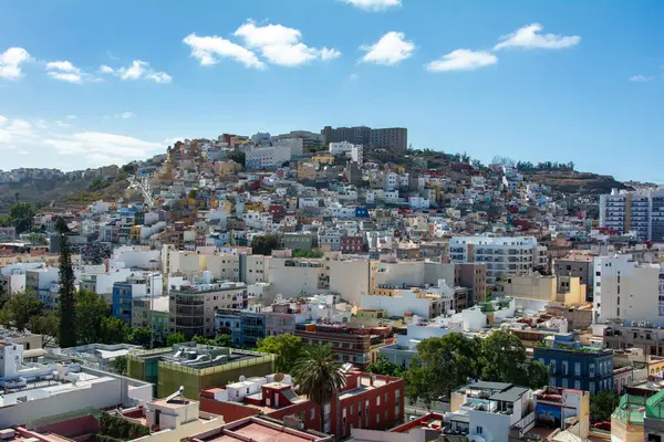 İspanya 'nın başkenti Las Palmas Gran Kanarya' nın mavi gökyüzü panoramik üst görünümü