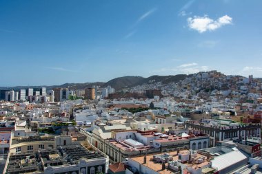 İspanya 'nın başkenti Las Palmas Gran Kanarya' nın mavi gökyüzü panoramik üst görünümü